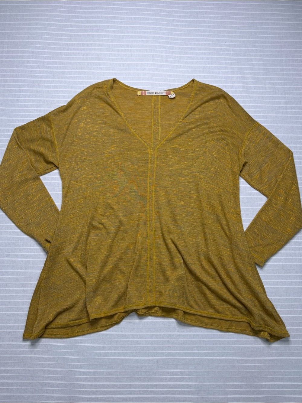 Chelsea & Violet Mustard Heathered V-Neck Top – Size Small 🤎 - Picture 1 of 9